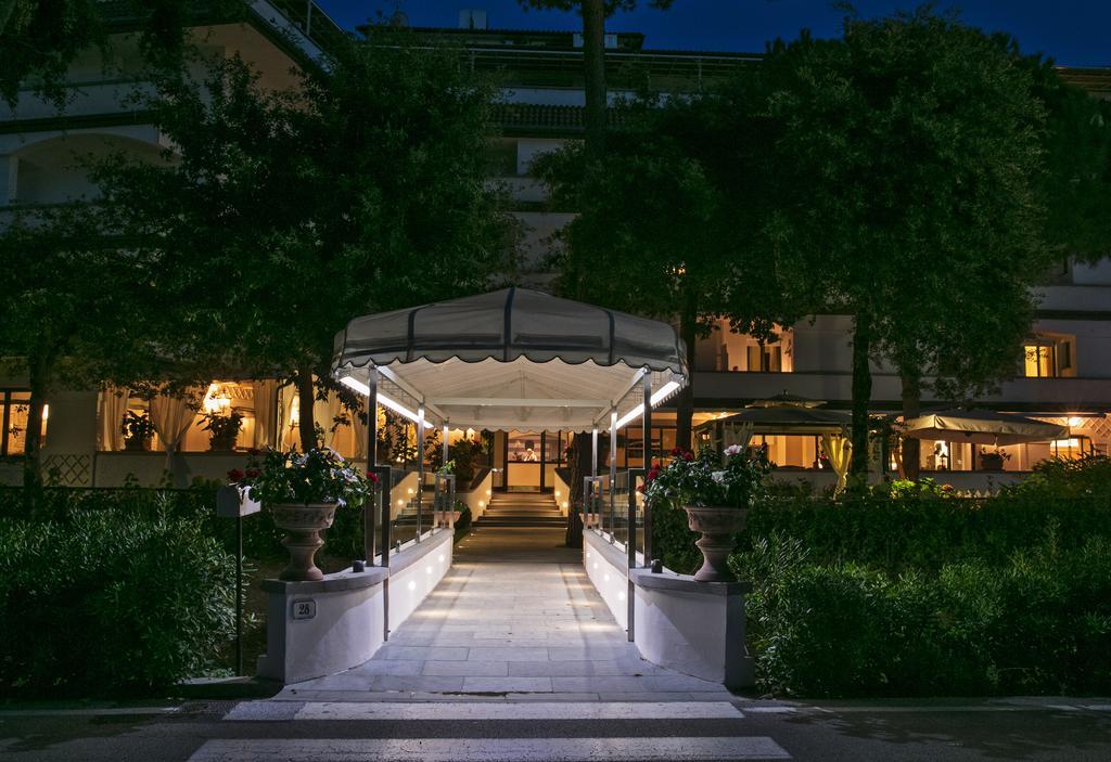 Hotel St.Mauritius フォルテ・デイ・マルミ エクステリア 写真